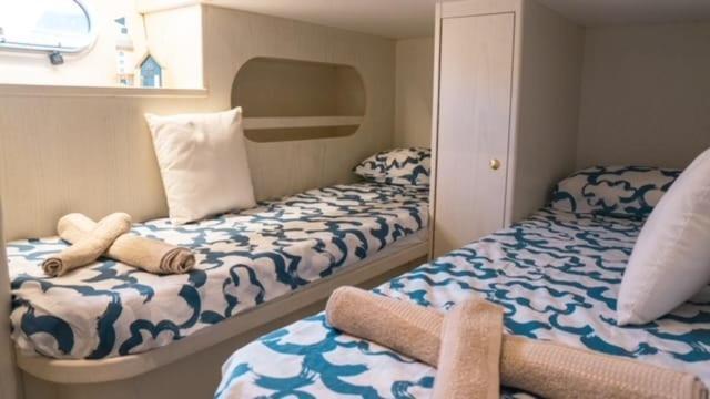 Yate En Port Forum Bateau-hôtel Barcelone
